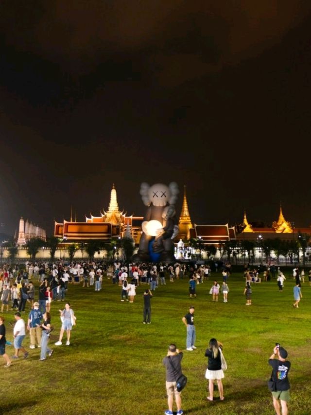 KAWS : HOLIDAY THAILAND