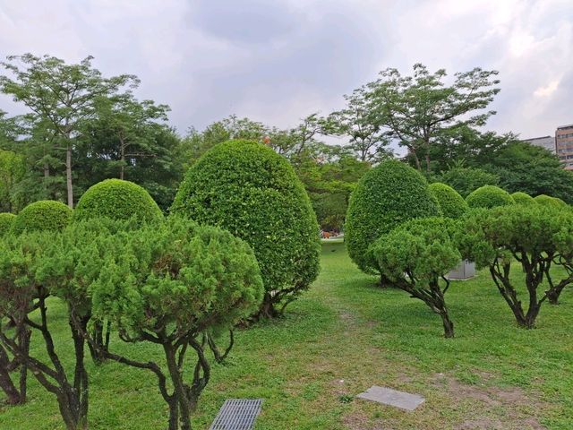 Visit the historic Sun Yat-sen Memorial Hall in Taipei, Taiwan