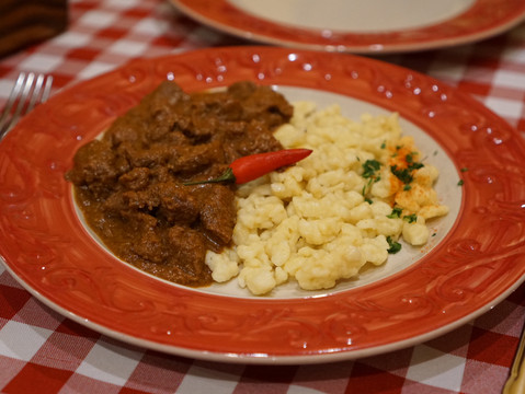 ハンガリー】ブダペストの超人気のハンガリー料理店 | Trip.com ブダペスト