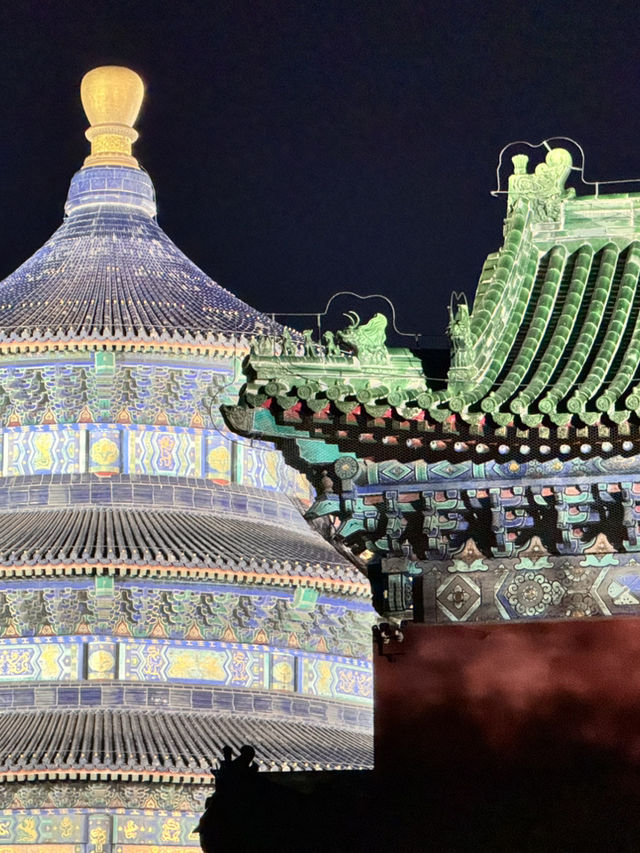 Night stroll at the park of Temple of Heaven