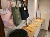 일본 삿포로의 제과점겸 감성카페 Chet Bakery