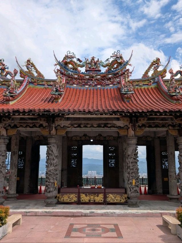 Serene views of Taipei from Bishanyan Temple