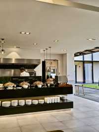 曼谷| 在綠意中醒來的早晨｜曼谷 Eastin Thana City Golf Resort 早餐體驗