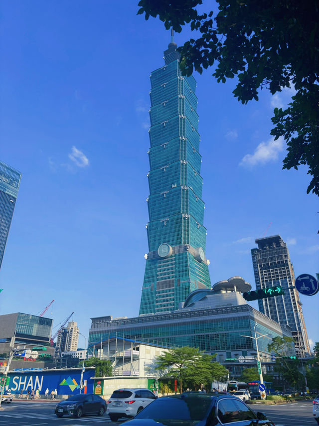 🏙️台北101｜在雲端下行走的午後，信義微風裡找回自己的節奏
