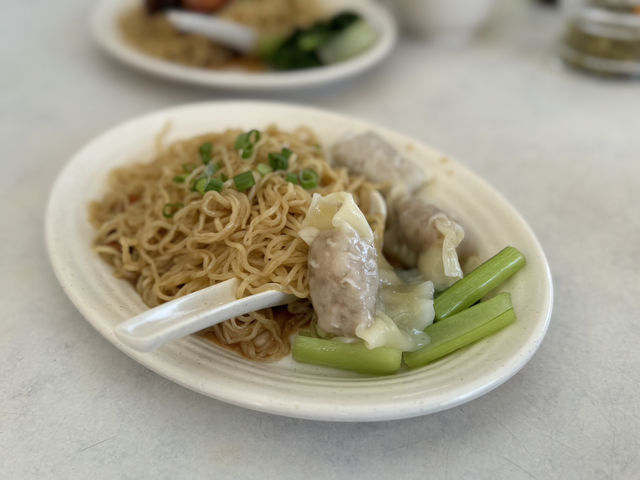 🔥 Hidden Roast Meat Gem in Penang – Weng Kei Wantan Mee 荣記茶餐室