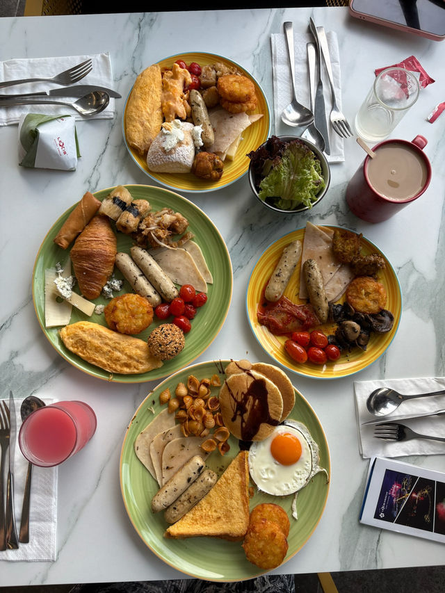 A Delicious Start at Roselle Coffee House 🍳☕