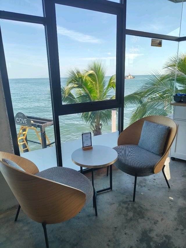 Cakes + Ocean View = The Perfect Chill Spot