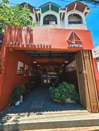Lapinta Cafe & Roastery คาเฟ่สีส้ม
