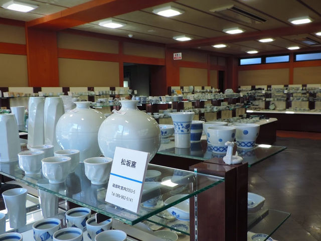 【砥部焼伝統産業会館】やさしい白と藍に出会う、器の里の旅🏺💙