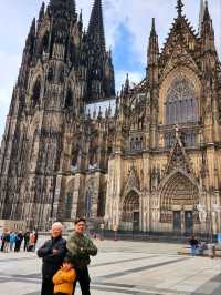 Gothic Grandeur: Cologne Cathedral’s Towering Wow Factor!