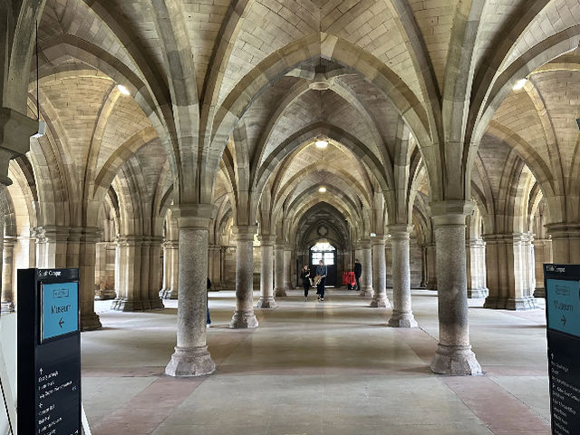 Exploring the Architectural Beauty of the University of Glasgow! 🇬🇧🏛️
