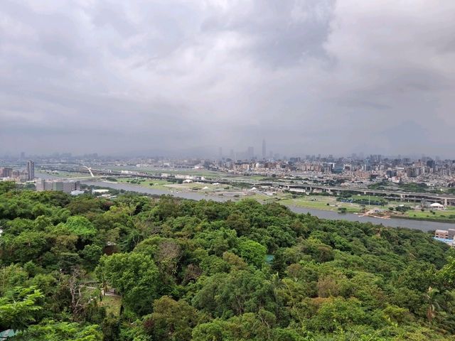 Explore the Jiantan Mountain Observatory near Jiantan MRT station in Taipei, Taiwan