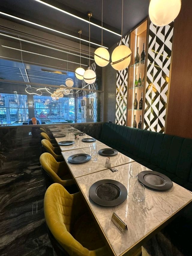 High Class Cafe & Lounge