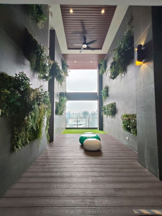 🌇 A Serene Escape Above the Pulse at 30 floor 