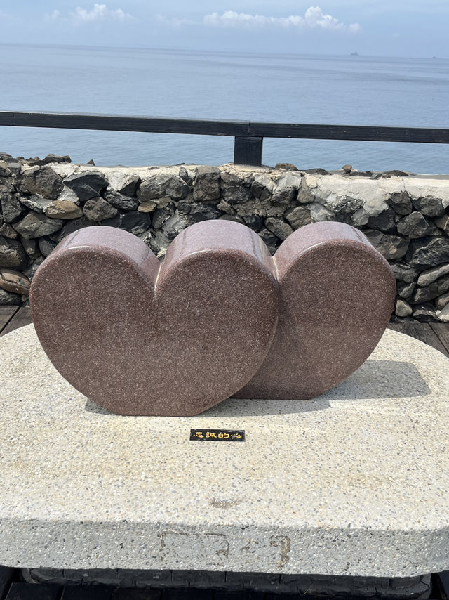💕 Twin-Hearts Stone Weir — Penghu’s Romantic Ocean Trap 💗🌊
