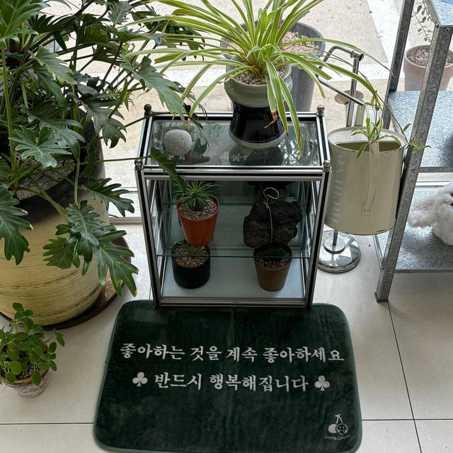 Incurve Café in Seoul 