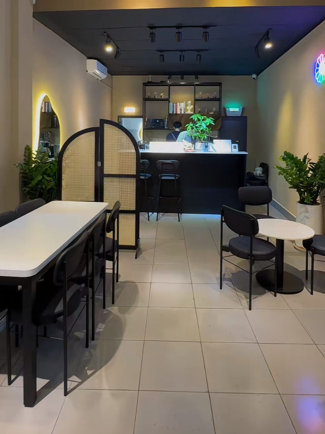 คาเฟ่เปิดดึกที่ Big bottom cafe