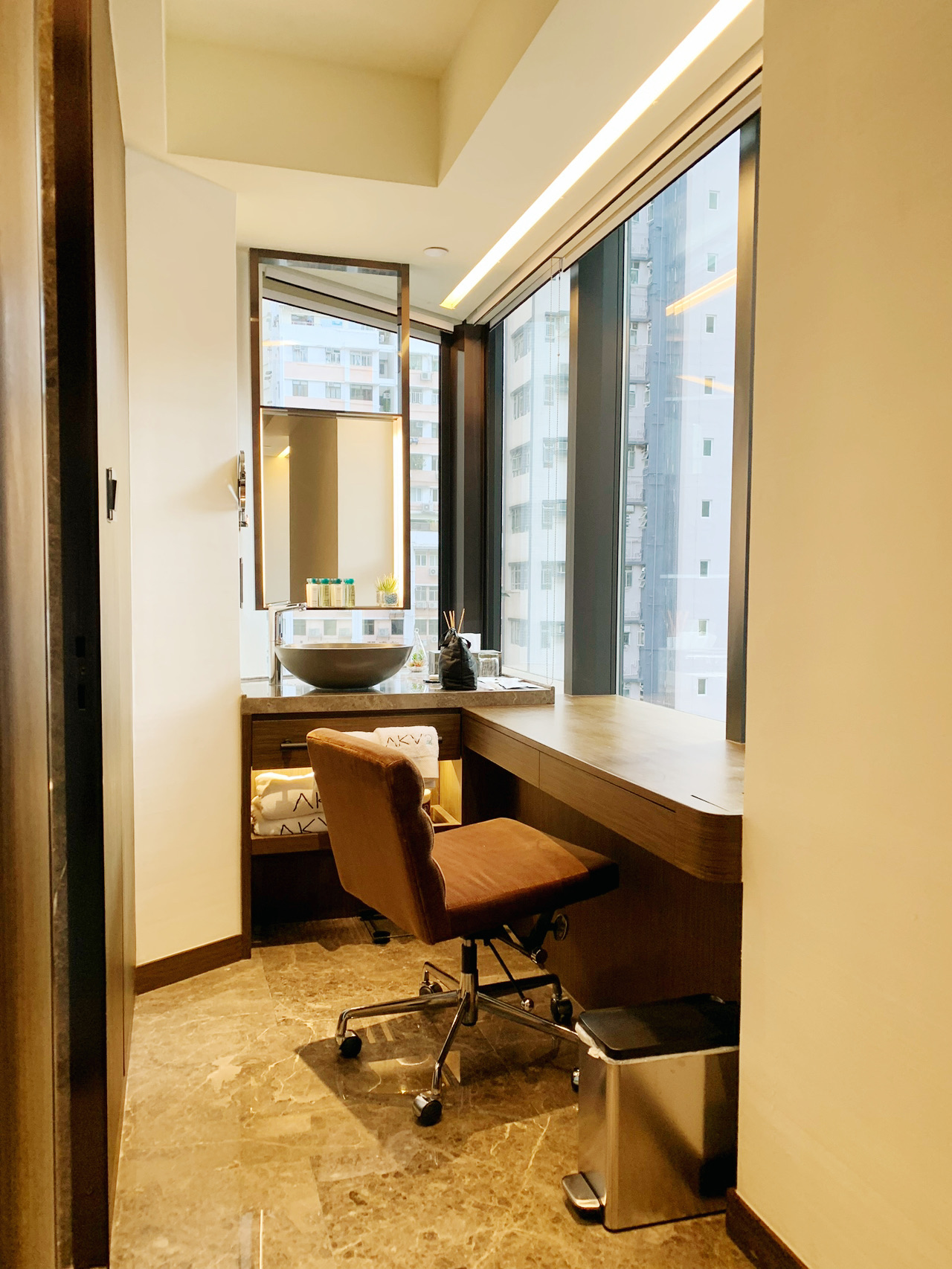 Located in the bustling heart of Central, AKVO Hotel Hong Kong is a boutique hotel that offers a tranquil and private retreat, perfect for seasoned travelers seeking a hidden gem. Step inside its simple yet modern exterior, and you'll be greeted by spacious rooms and sophisticated designs, evoking the feeling of returning to your own secret urban hideaway.

Each room boasts an impressive size, rare for hotels in Hong Kong, with large windows that let in natural light, creating an open and airy atmosphere. Comfortable beds and state-of-the-art amenities provide the perfect respite for weary travelers, whether visiting for leisure or business. Some rooms even feature balconies, allowing guests to unwind while taking in the views of Central's vibrant cityscape.

The hotel's prime location is another highlight, with Soho and Lan Kwai Fong just a short walk away. After indulging in Hong Kong's culinary delights and nightlife, guests can retreat to the serene and relaxing ambiance of the hotel.

Setting itself apart from large-scale hotels, AKVO Hotel Hong Kong offers personalized and warm hospitality. A stay here promises a unique experience where guests can escape the urban hustle and enjoy a refined and liberating time.