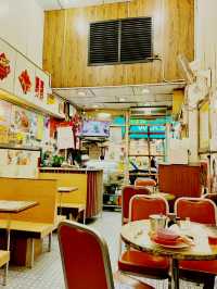 ํ์ฝฉ์์ ๋ก์ปฌ ์ฐจ์ฐฌํฑ ๋ง์ง์ ์ฐพ๊ณ  ์๋ค๋ฉด ๋ฐ๋ก โLuen Wah Cafeโ๋ก!