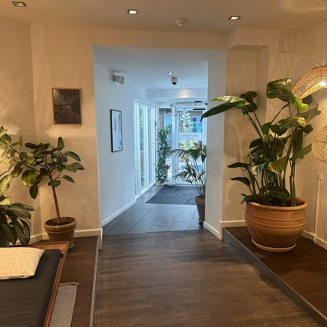 【哥本哈根住宿真．推薦】Hotel Mayfair 位置超方便！行去地鐵站同火車站都係5-10分鐘🚇 大堂有免費水斟＋Board Game玩！