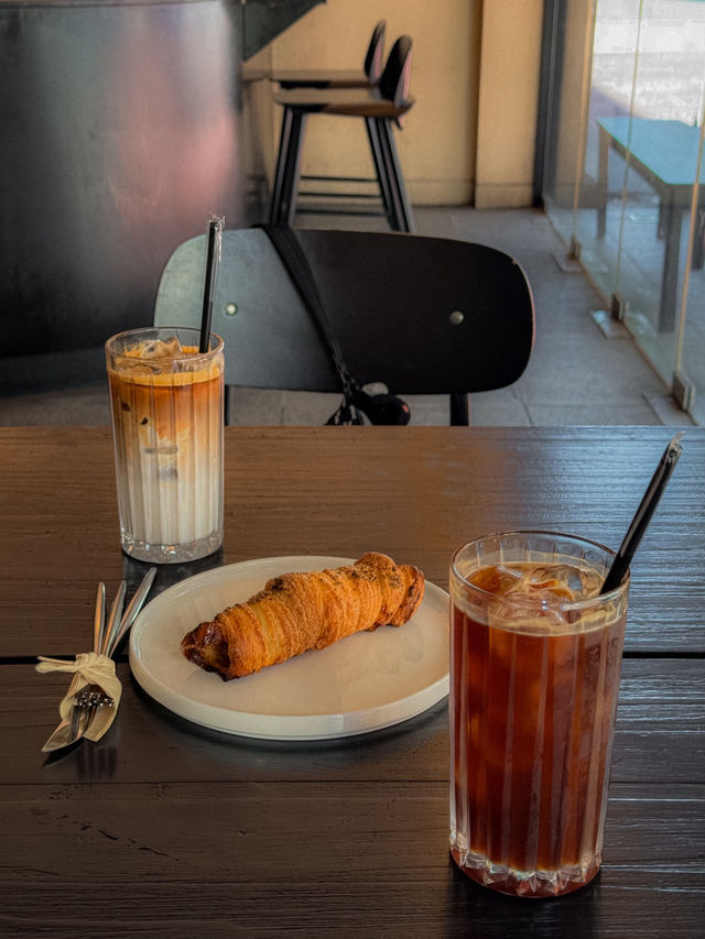 인증된 맛과 분위기, 오래 자리를 지킨 울산 카페 “페즈” 
