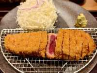 《淺草炸牛排:雷門前的人氣排隊美食》