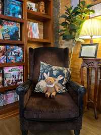 คาเฟ่ Pet friendly หัวหิน ขนมเครื่องดื่มอร่อย 📚🕰️