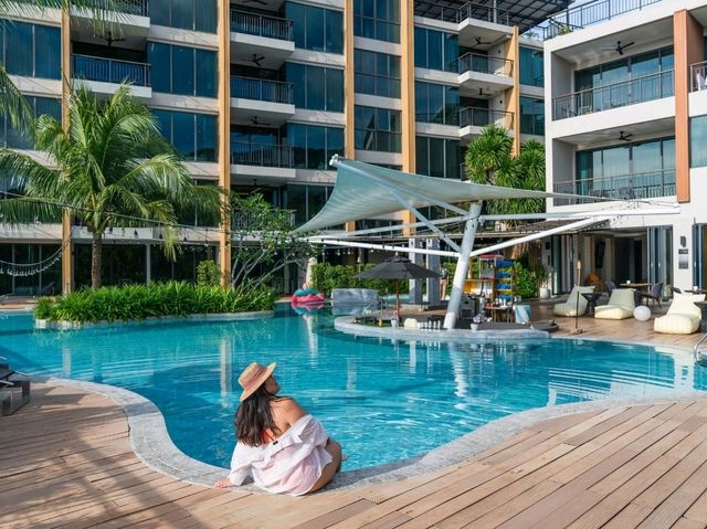 ที่พักบนเนินเขามองวิวหาดป่าตองได้เต็มตา เงียบสงบ