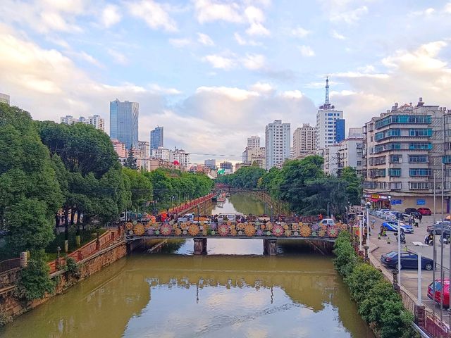 Panlong Riverside (盘龙江) Panlong Riverside (盘龙江)