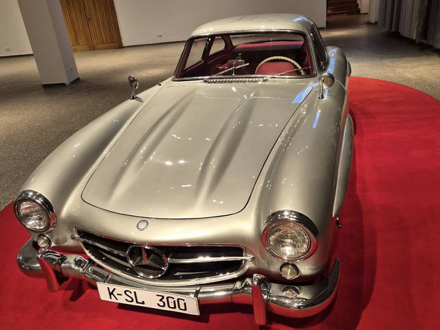 🎨 Museum of Applied Arts Cologne — Where Creativity Meets Craftsmanship 🎨 Museum of Applied Arts Cologne — Where Creativity Meets Craftsmanship