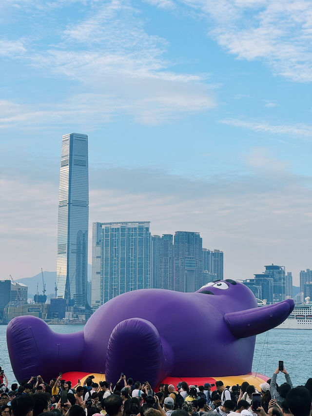 เดินเล่นงาน Water Parade ที่ Victoria Harbour