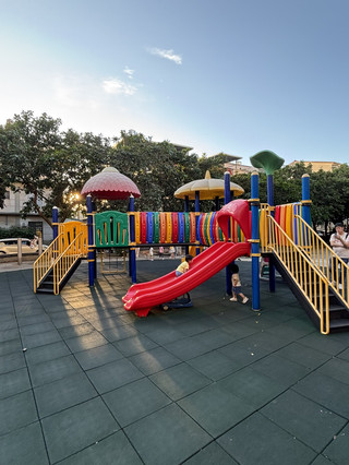 🪜 隱藏版大肌肉放電場！竹北「兒12 嘉仁體健公園」挑戰型攀爬與特色鞦韆全攻略 🌳