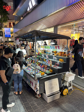 🌙夜遊明洞攻略｜首爾人氣商圈必食街頭小吃+夜景體驗