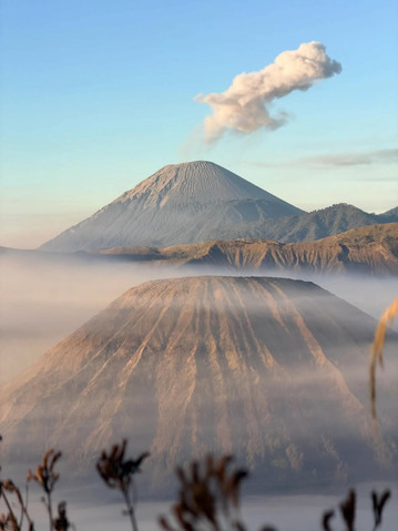 クレーターの世界へ：ブロモ山の非日常的な絶景 。 | Trip.com Senduro