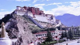 Potala Palace: Bucket List Bliss in Lhasa, Tibet 🇨🇳🏯