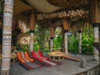 คาเฟ่สไตล์บาหลีติดริมทะเลบางแสน