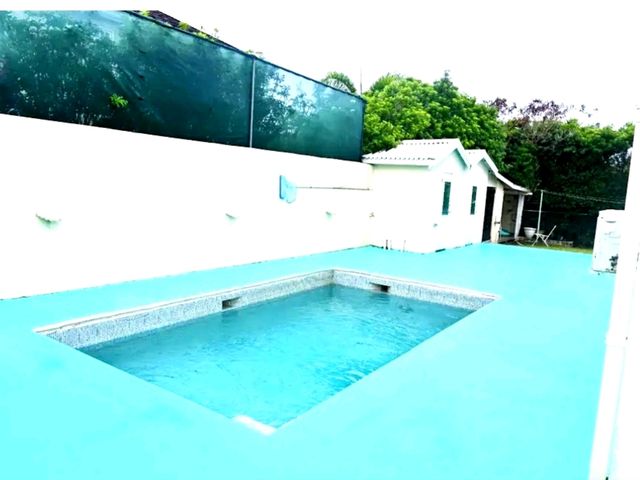 Spend your vacation here with us in this 5 bedroom 3 bathroom 2 level house 