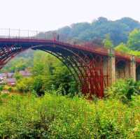 鐵橋(The Iron Bridge)