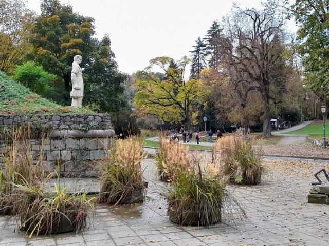 Autumn vibes in Stadtpark Graz 🌺