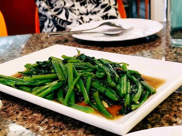 曼谷周邊 | 大城炭火烤噴膏大頭蝦 กุ้งเพ่อืนแพรว Kung Puen Praew