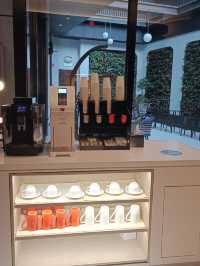 「外灘附近乾淨舒適酒店，深圳飛上海！」