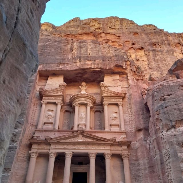 Petra Jordan : A Traveler's Guide to Jordan's Ancient Wonder