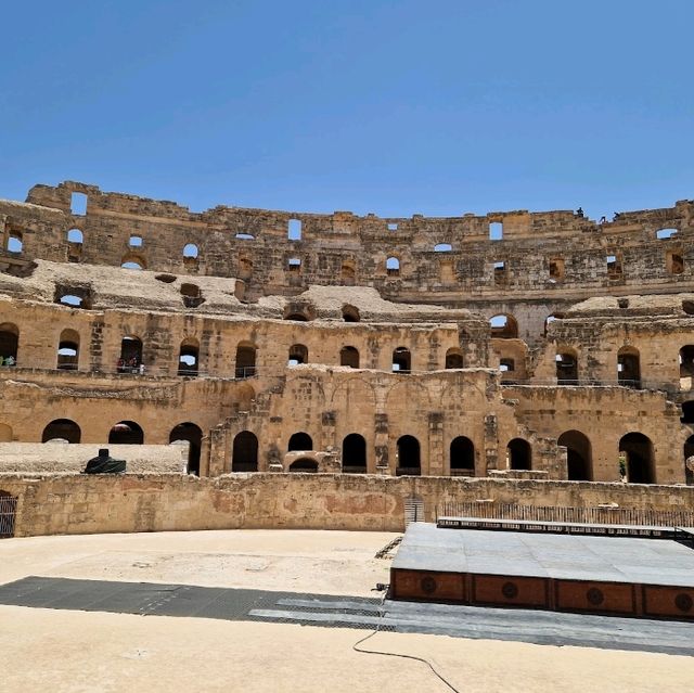 Beat the Heat at El Jem! 🌞🏛️