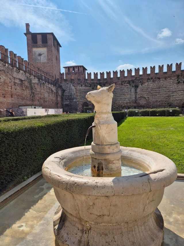 Historic castle in the heart of Verona with a medieval walking bridge