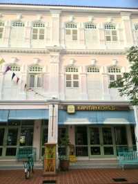 “Peranakan Charm: Insta-Worthy Boutique with Warm Service”