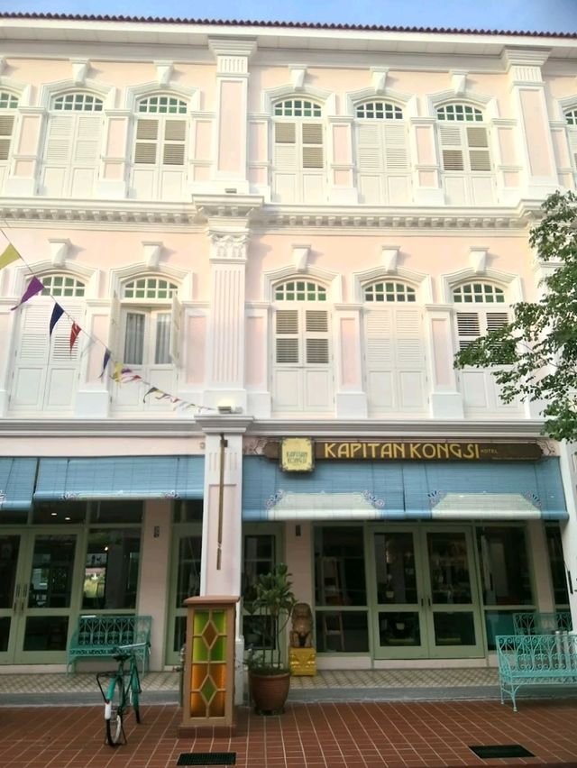 “Peranakan Charm: Insta-Worthy Boutique with Warm Service”