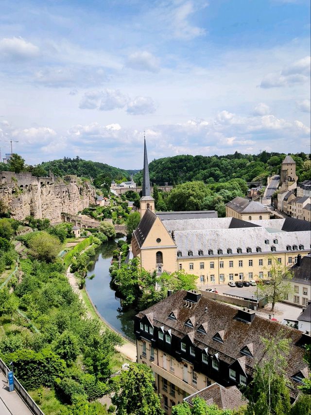 Hidden Corners of Luxembourg’s Lower Town 🏰🌿