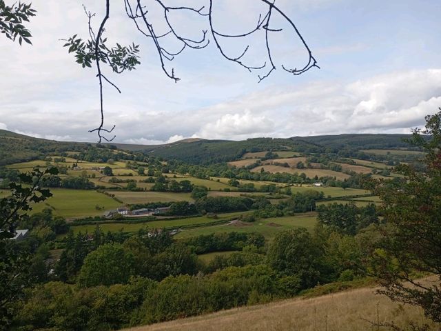 A walk to the summit of Tor y Foel starting in Talybont on Usk