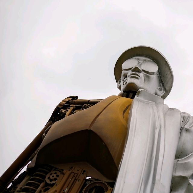 Statues in Hechai 1972, Hefei 🎭🧱