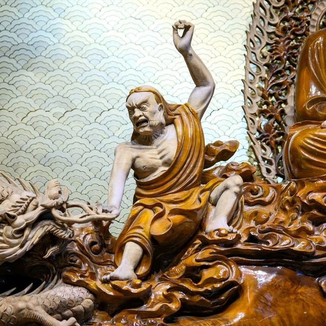 Serene Encounters in Yangshuo’s West Street 🌸🪷